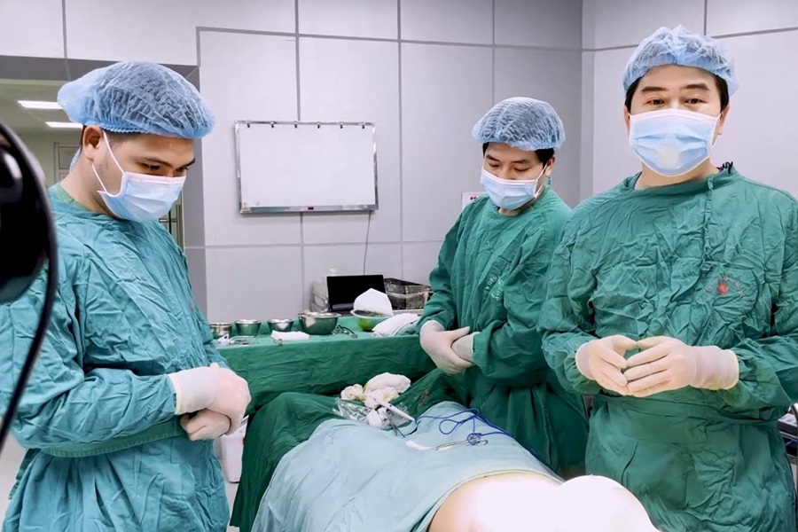 giá nâng ngực ảnh hưởng từ tay nghề bác sĩ