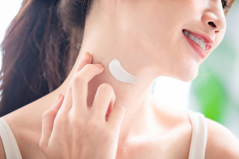 Căng da cổ: Phương pháp trẻ hóa và quy trình chuẩn y khoa 3 Cách Làm căng da cổ tại nhà bằng kem dưỡng và bài tập yoga