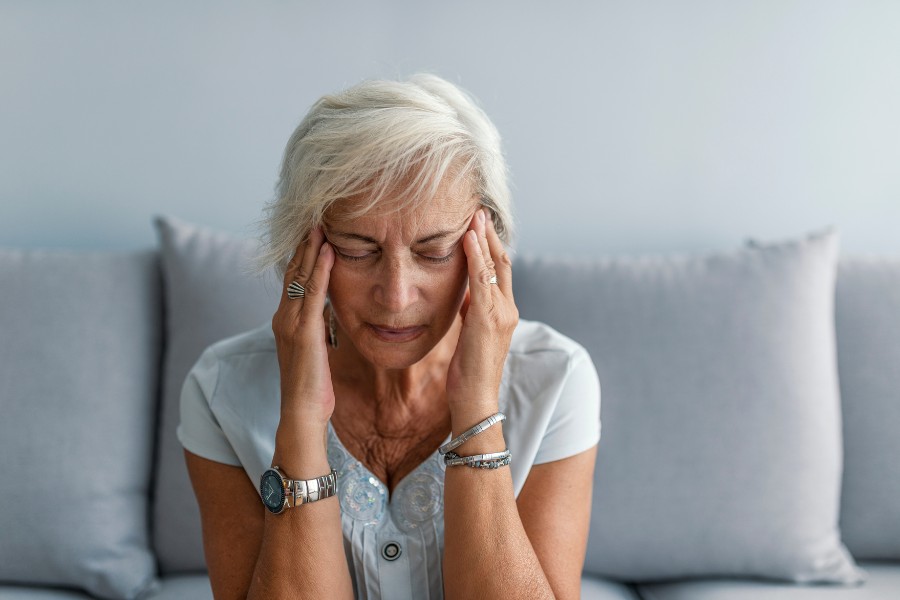 Những người bị lão hóa có vùng thái dương bị hõm nên tiến hành phương pháp làm đẹp này