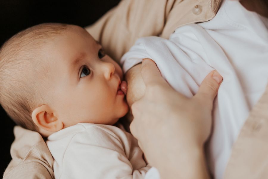 Thu nhỏ đầu ti không gây ảnh hưởng đến tuyến sữa của người mẹ 