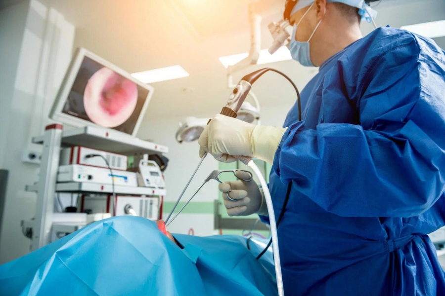 Thực hiện nâng ngực nội soi