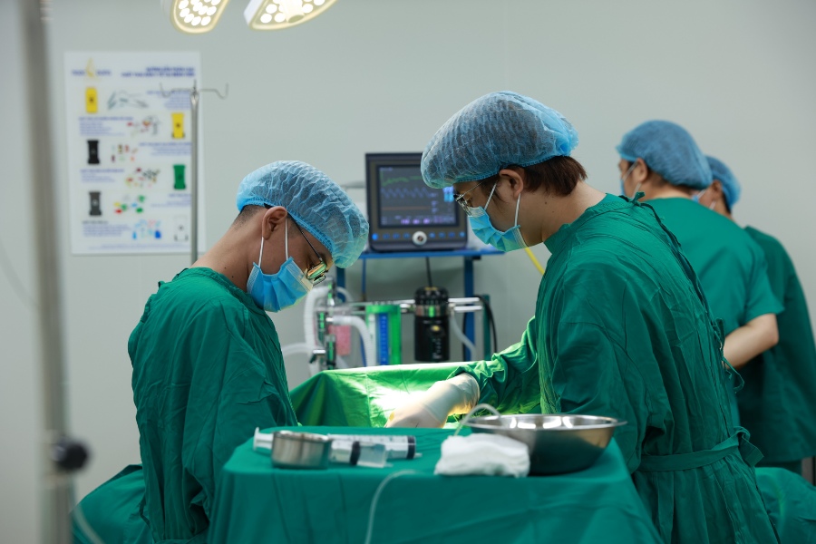 Quy trình phẫu thuật thu nhỏ môi dày nên được thực hiện bởi những bác sĩ chuyên môn cao, có nhiều năm kinh nghiệm