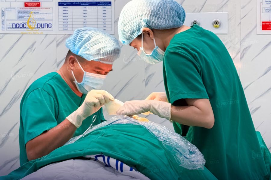 Phẫu thuật thẩm mỹ vá lỗ tai an toàn và không sẹo 10 Phòng tiểu phẫu hiện đại, bảo đảm vô trùng tại Ngọc Dung