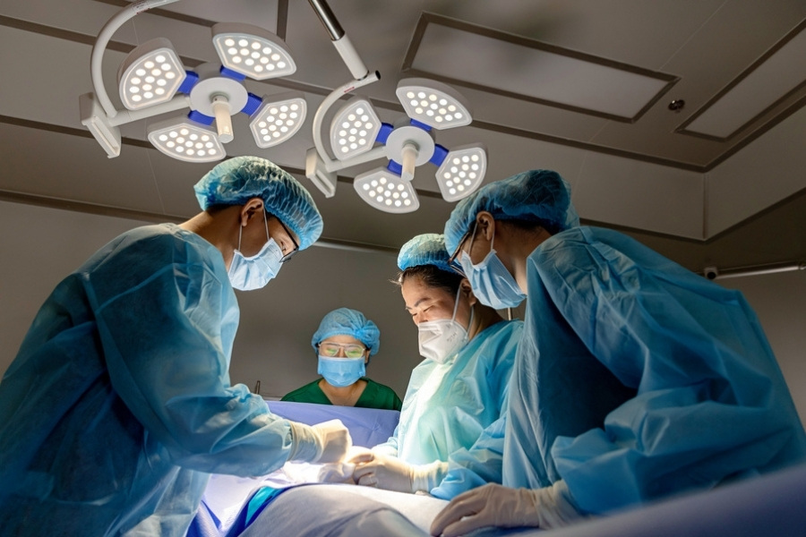 Quy trình phẫu thuật căng da ở cổ tuy đơn giản nhưng đòi hỏi sự tỉ mỉ