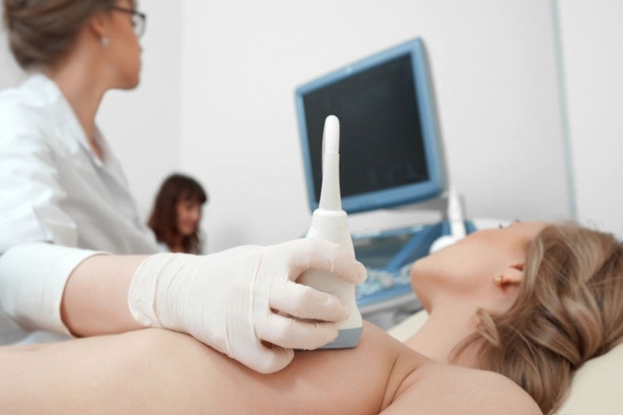 Thăm khám, đo vẽ trước khi phẫu thuật treo sa trễ