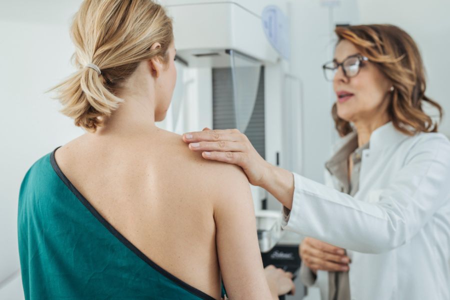 Kiểm tra sức khỏe trước khi thu nhỏ nhũ hoa