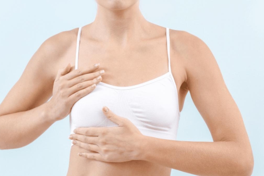 Ngực sa trễ cấp độ 1 có núm vú thấp hơn bình thường khoảng 2-3cm