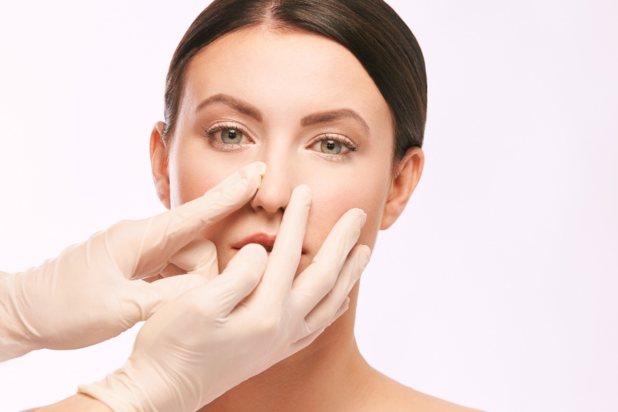 Sử dụng chất liệu nâng mũi kém chất lượng có nguồn gốc không rõ ràng cũng là nguyên nhân nâng mũi bị hỏng