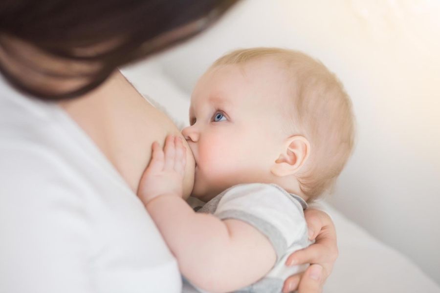 Đầu ti bị tụt làm ảnh hưởng đến nguồn sữa và gián tiếp gây ảnh hưởng đến sức khỏe của em bé 