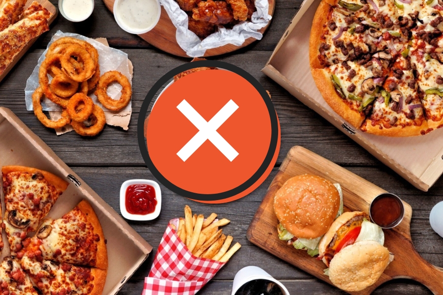 Hạn chế tối đa việc ăn các thực phẩm được chế biến từ dầu, mỡ sau khi hút mỡ vùng đùi