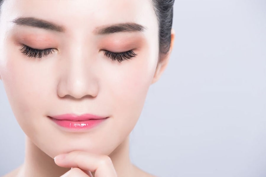 Nếu môi bạn quá mỏng, việc cắt môi trái tim có thể khiến môi càng mỏng hơn và mất đi sự cân đối với tổng thể khuôn mặt