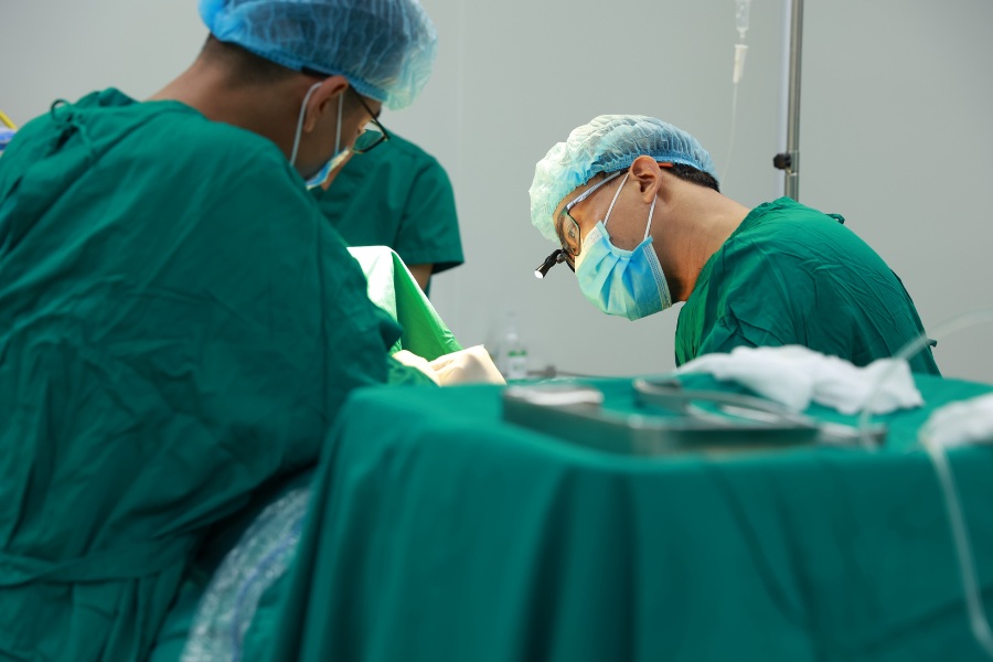Khi tay nghề bác sĩ còn non kém, thiếu kinh nghiệm, kỹ thuật thực hiện chưa thành thạo có thể dẫn đến nhiều biến chứng nguy hiểm