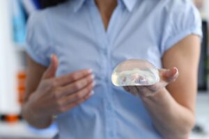 Nâng ngực bao lâu thì mềm? Những yếu ảnh hưởng cần lưu ý