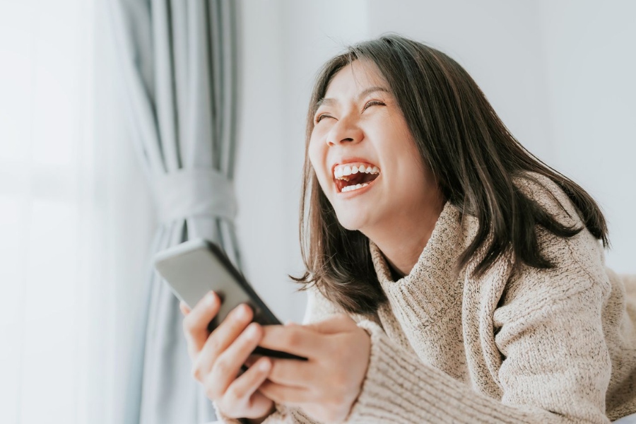 Không nên há miệng quá to, cười quá lớn hay vận động cơ mặt quá nhiều sau nâng mũi