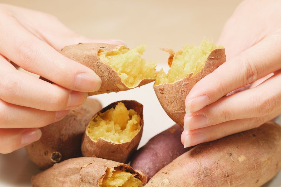 Nên ăn khoai lang với một số lượng vừa phải, không nên ăn quá nhiều