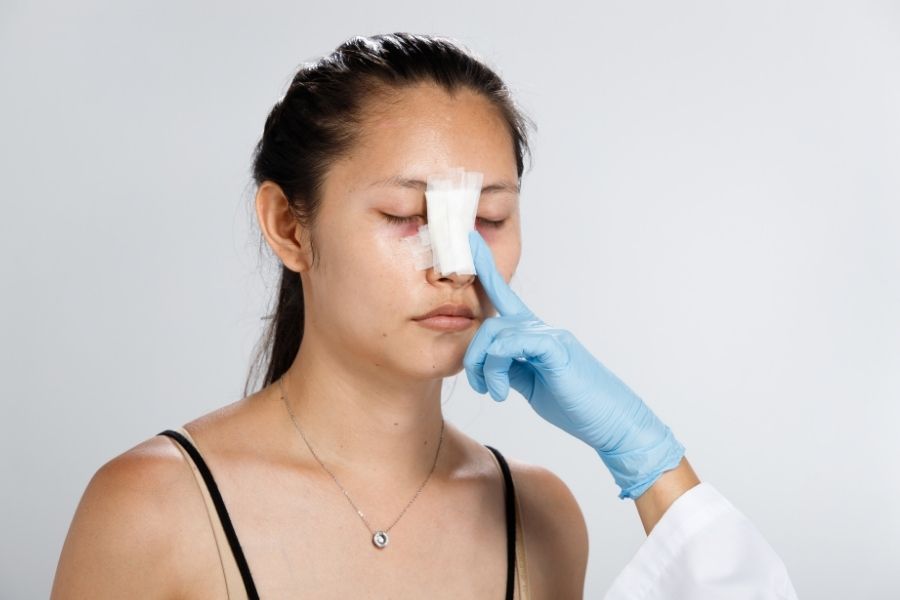 Cần theo dõi sát sao tình trạng vết thương nếu vô tình ăn ốc quá nhiều