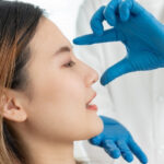 Nâng mũi có đau không? Mẹo giảm đau hiệu quả khi nâng mũi