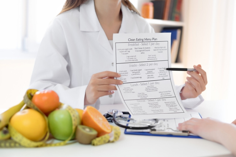 Xây dựng chế độ ăn uống, sinh hoạt khoa học để hỗ trợ quá trình lành vết thương sau khi nâng mũi nhanh chóng hơn