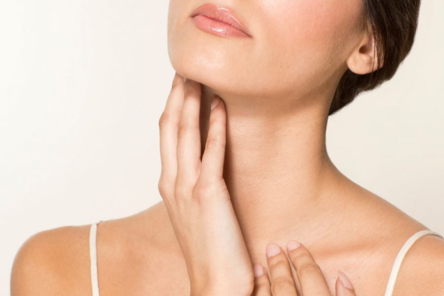 Bạn có thể  căng da nọng bằng các bài tập tại nhà