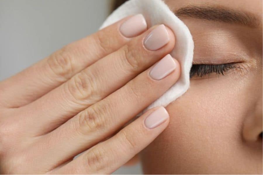 Nâng cung chân mày có để lại sẹo không? Lưu ý để tránh sẹo 12 nang cung chan may co de lai seo khong 5