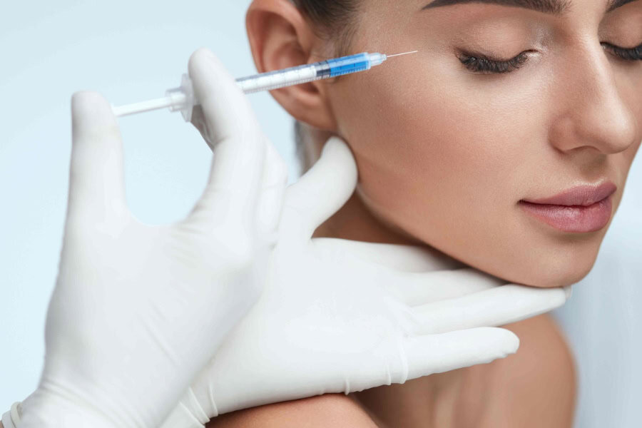 Tiêm chất làm đầy độn mô. Những điều cần biết trước khi thực hiện 20 Poly-L-Lactic Acid là chất làm đầy tập trung vào việc kích thích sản xuất collagen