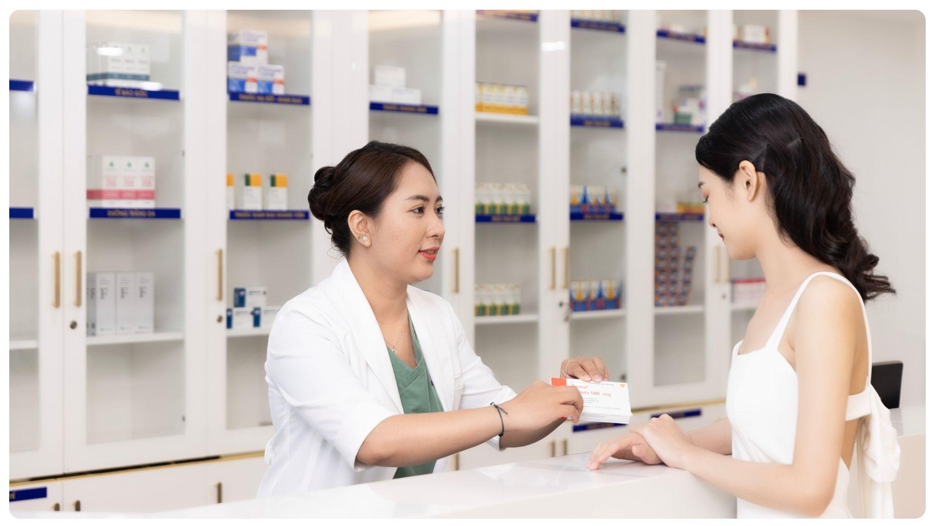 Sau nâng mũi ăn măng được không? Kiêng cữ trong bao lâu? 20 Sau khi phẫu thuật nâng mũi nên uống thuốc đúng theo đơn bác sĩ