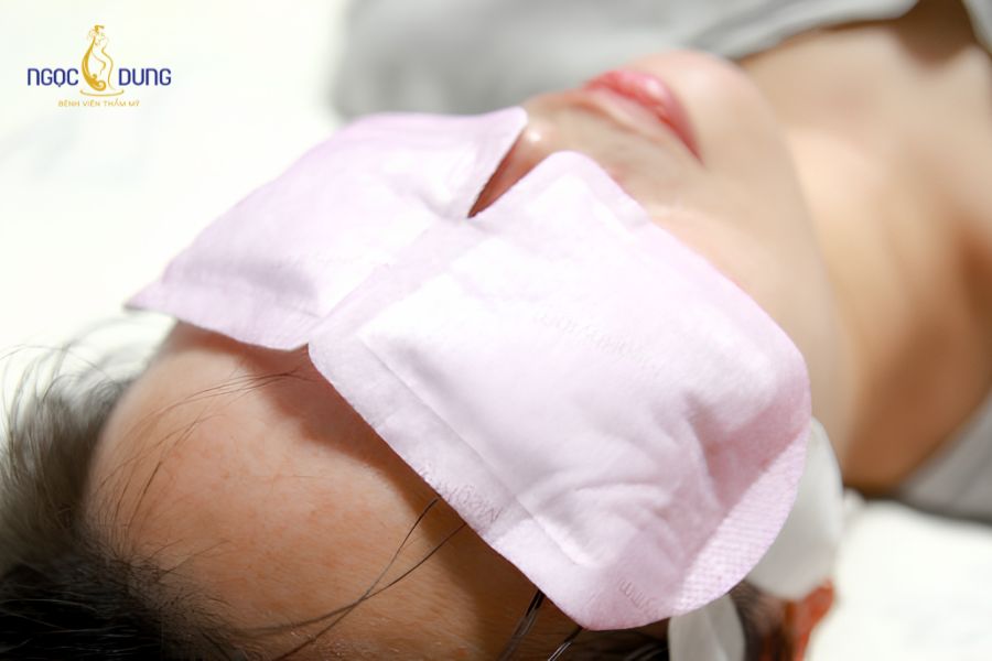 Cắt mí bao lâu thì lành? Thời gian cần để mí mắt đẹp tự nhiên 15 Thực hiện chườm mát và kiêng khem ăn uống đúng hướng dẫn để mí mắt lên form chuẩn