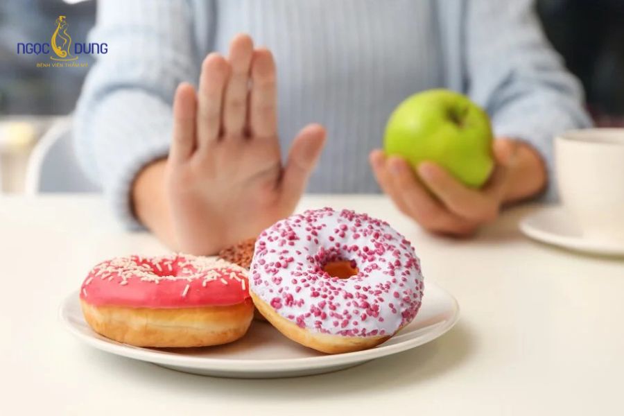 Nhấn mí mắt nên kiêng ăn gì để mau lành, tránh bị sẹo? 19 Tiêu thụ quá nhiều đường tinh luyện làm suy giảm đề kháng tự nhiên của da, khiến các nốt bấm mí lâu khép miệng