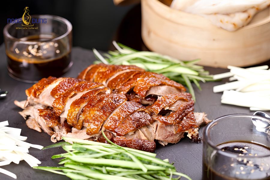 Nhấn mí mắt nên kiêng ăn gì để mau lành, tránh bị sẹo? 14 Tính nóng và protein trong thịt gia cầm dễ kích phát phản ứng ngứa ngáy, khiến bạn vô tình dụi mắt làm xê dịch sợi chỉ vi phẫu