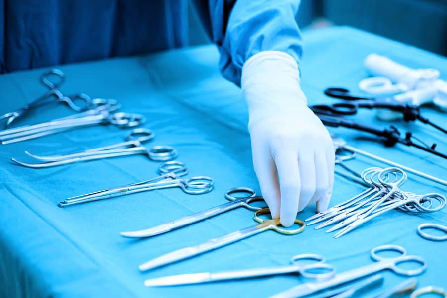 Thẩm mỹ vùng kín là gì? Lưu ý và Bảng giá chi tiết 13 Thực hiện phương pháp vá màng trinh