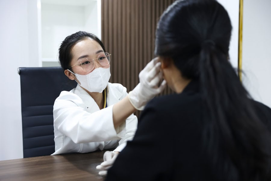 Tiêm chất làm đầy độn mô. Những điều cần biết trước khi thực hiện 24 xác định tình trạng khuyết điểm và liều lượng tiêm filler phù hợp