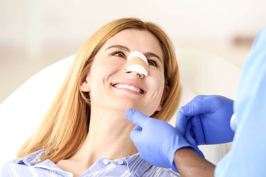 Sửa mũi bao lâu thì lành? Những yếu tố ảnh hưởng cần lưu ý 13 Chăm sóc sau nâng mũi là một phần không thể thiếu trong quá trình hồi phục