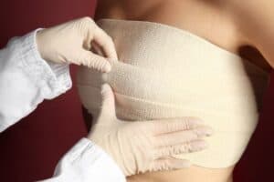 Chăm sóc sau nâng ngực rất quan trọng