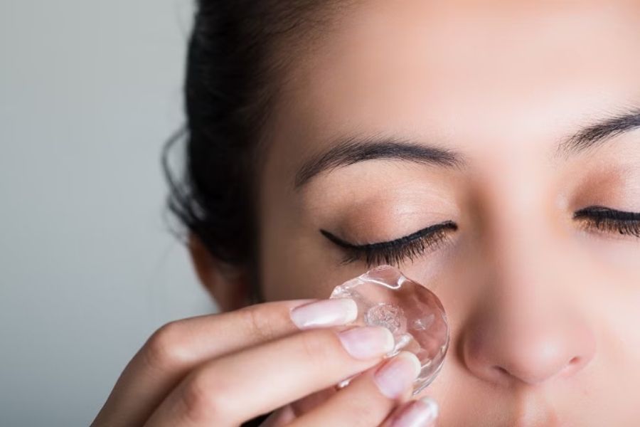 Tiêm filler bao lâu thì hết sưng? Cách giảm sưng an toàn 15 Chườm đá lạnh để giảm sưng sau tiêm filler