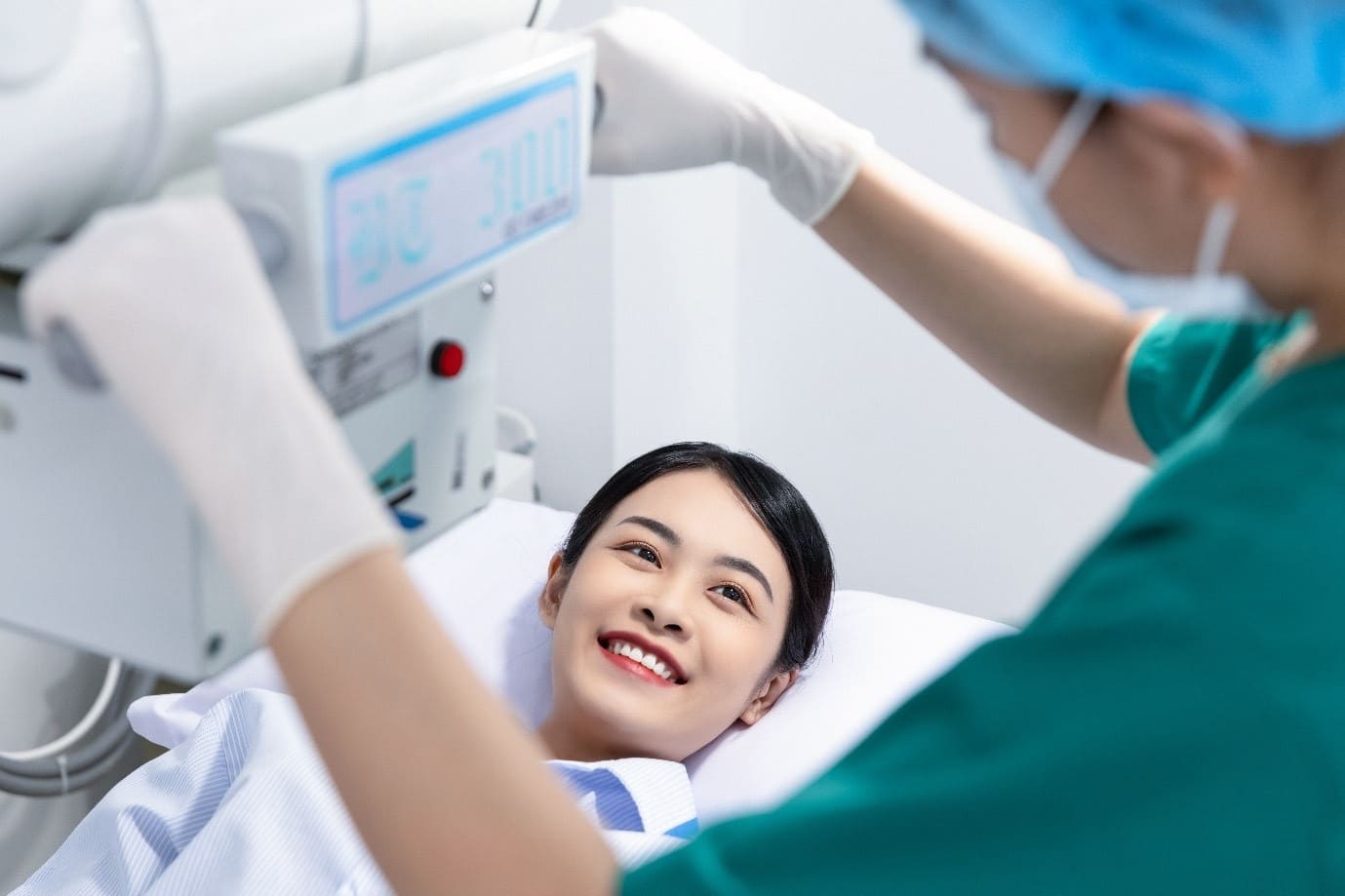 Tiêm filler bao lâu thì tan hết? Yếu tố ảnh hưởng đến độ bền 7 Kỹ thuật tiêm của bác sĩ quyết định đến chất lượng của việc tiêm filler rất nhiều