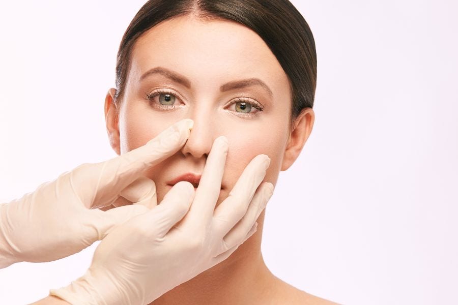 Nâng mũi bao lâu thì đi xe máy được? Những hạn chế cần lưu ý 10 Nâng mũi bao lâu thì đi xe máy được? Thông thường là khoảng từ 3 - 5 ngày