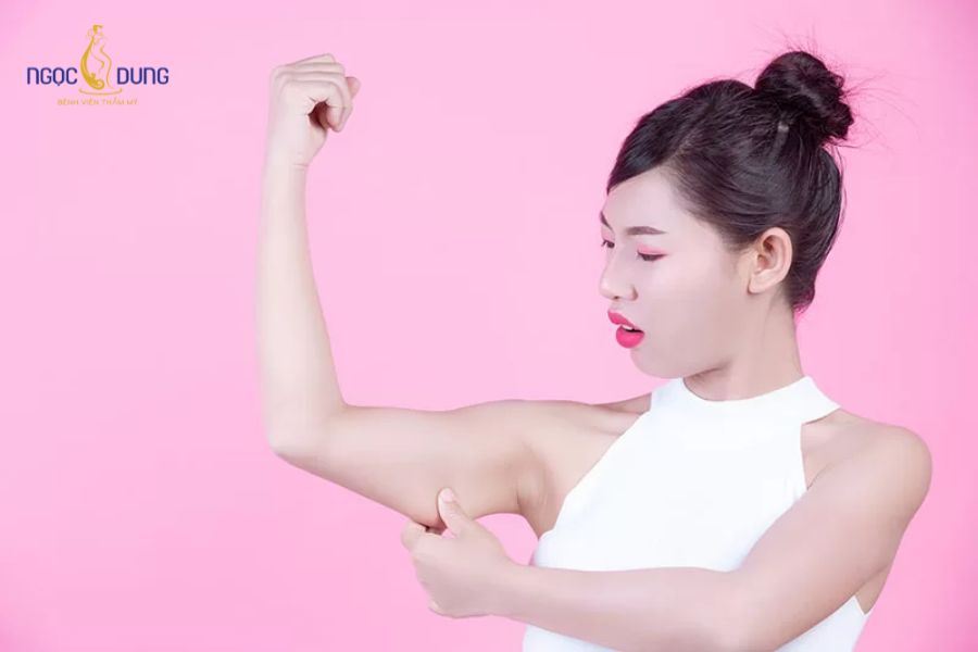 Tiêm botox thon gọn bắp tay - Những ai nên thực hiện 10 Người có nhu cầu làm thon gọn vùng cánh tay có thể thực hiện tiêm botox nếu muốn nhanh chóng, không cần tập luyên