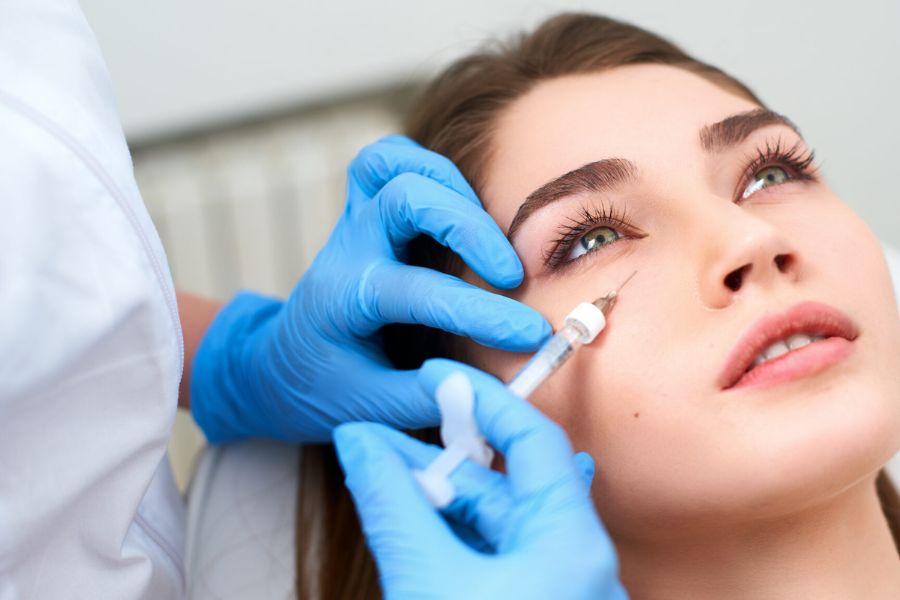 Tiêm filler bao lâu thì hết sưng? Cách giảm sưng an toàn 13 Tay nghề bác sĩ đóng vai trò quan trọng khi tiêm filler