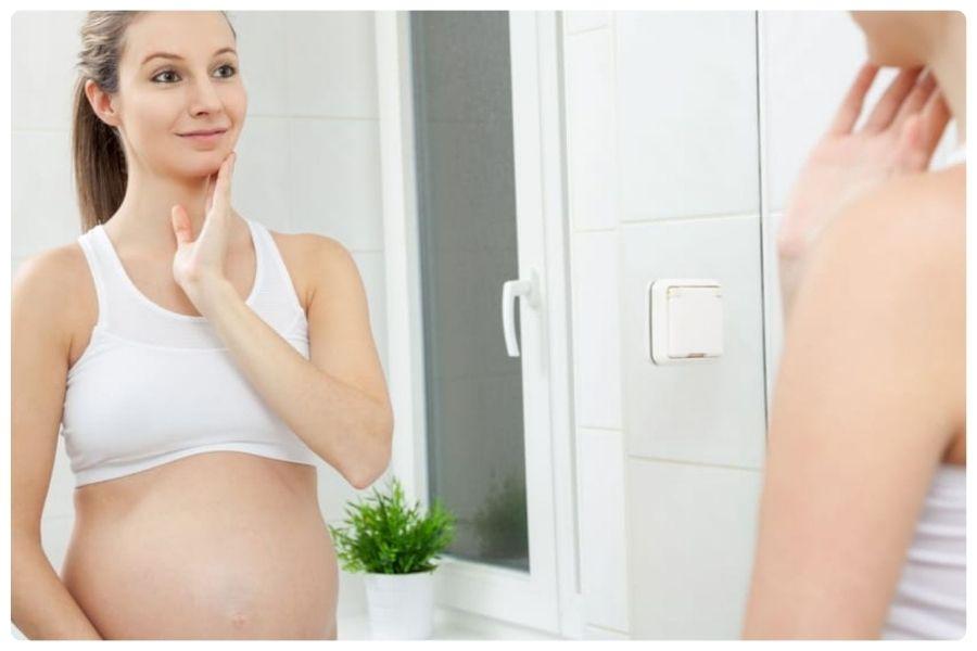 Có bầu tiêm filler được không? Cần lưu ý những gì? 9 Tiêm filler trong giai đoạn mang thai tiềm ẩn nhiều rủi ro hơn so với lợi ích