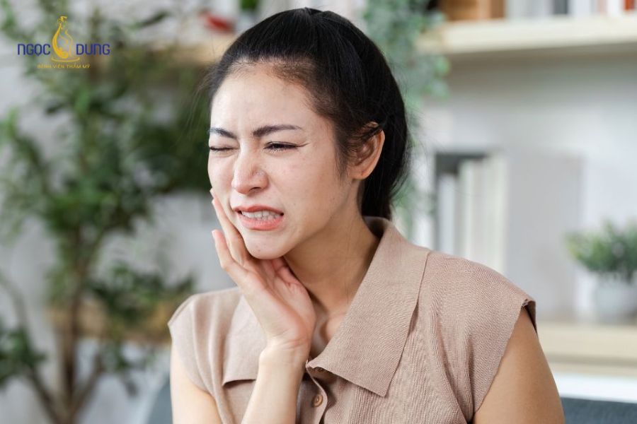 Tiêm botox gọn hàm kiêng gì? Cách chăm sóc da an toàn 11 Tránh áp lực lên vùng hàm sau khi tiêm botox để kết quả tiêm duy trì tốt hơn