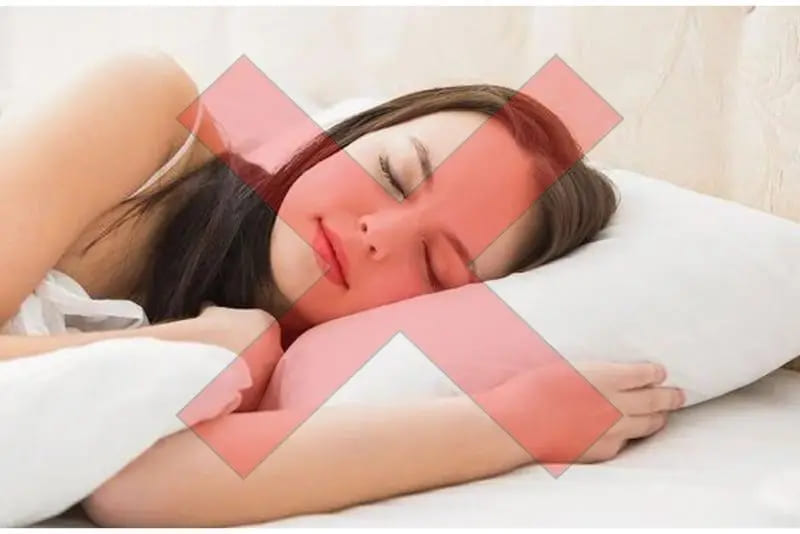 Tiêm filler có bị chảy xệ không? Các cách khắc phục nên biết 9 Tránh nằm nghiêng một bên quá lâu để giảm áp lực lên vùng mới tiêm