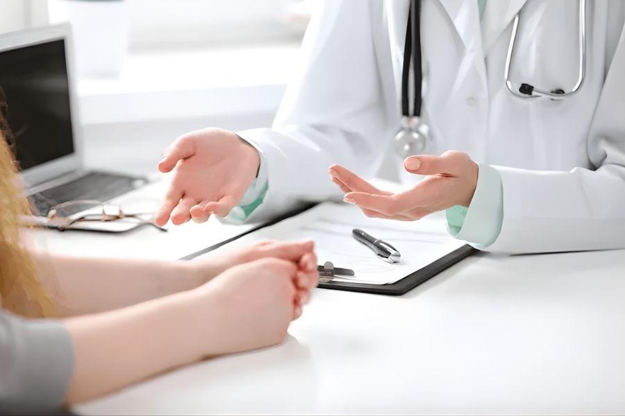 Tiêm filler là gì? Những lưu ý cần biết trước khi thực hiện 13 Trao đổi với bác sĩ về về tình trạng sức khỏe của bạn trước khi thực hiện