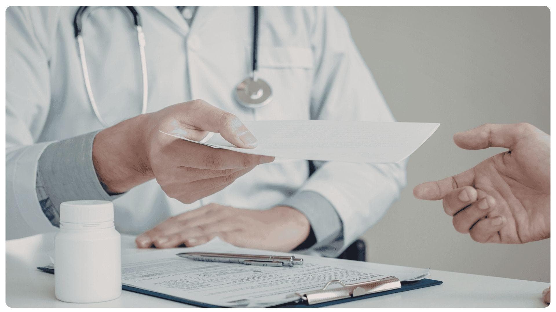 Nâng ngực có đau không? Những yếu tố nào ảnh hưởng 17 Tuân thủ các hướng dẫn chỉ định của bác sĩ sau hậu phẫu