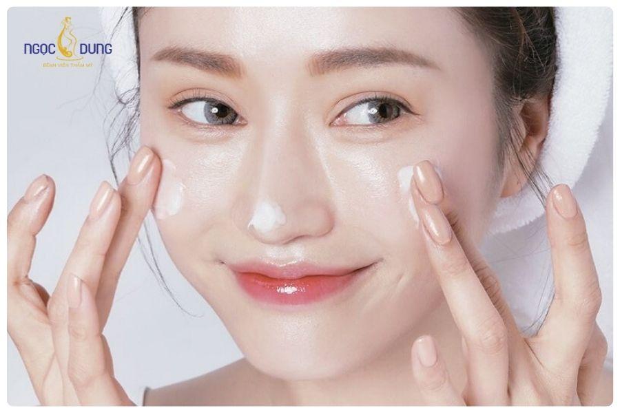 Tiêm meso trị mụn là gì? Những lưu ý khi thực hiện 15 Dưỡng ẩm và chống nắng giúp tối ưu hiệu quả meso trị mụn