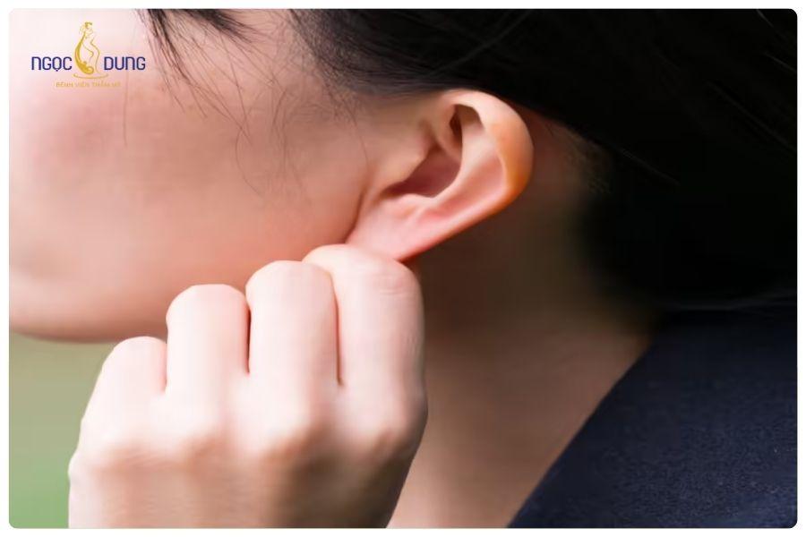 Tiêm filler tai tài lộc có an toàn không? Những điều bạn cần biết 22 Hạn chế chạm tay hoặc tác động mạnh lên vùng tai sau khi tiêm filler