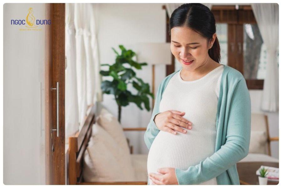 Tiêm filler tai tài lộc có an toàn không? Những điều bạn cần biết 20 Phụ nữ mang thai hoặc đang cho con bú thường không được khuyến khích tiêm filler tai