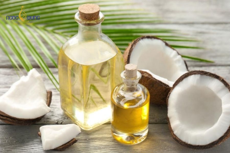 Cách trị thâm và xóa bọng mắt bằng dầu dừa hiệu quả 7 Sử dụng dầu dừa nguyên chất làm mềm lớp sừng trên da hiệu quả