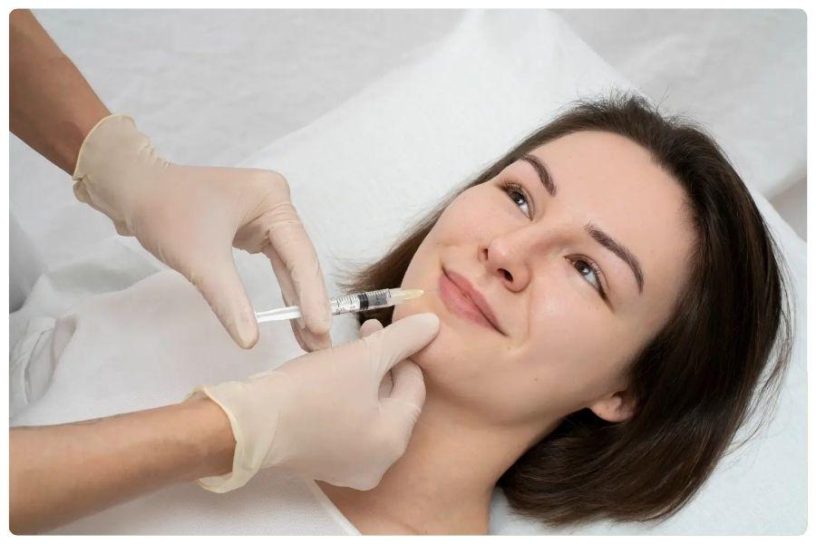 Tiêm tan filler là giải pháp giúp xử lý nhanh tình trạng filler vón cục, lệch form và kém tự nhiên