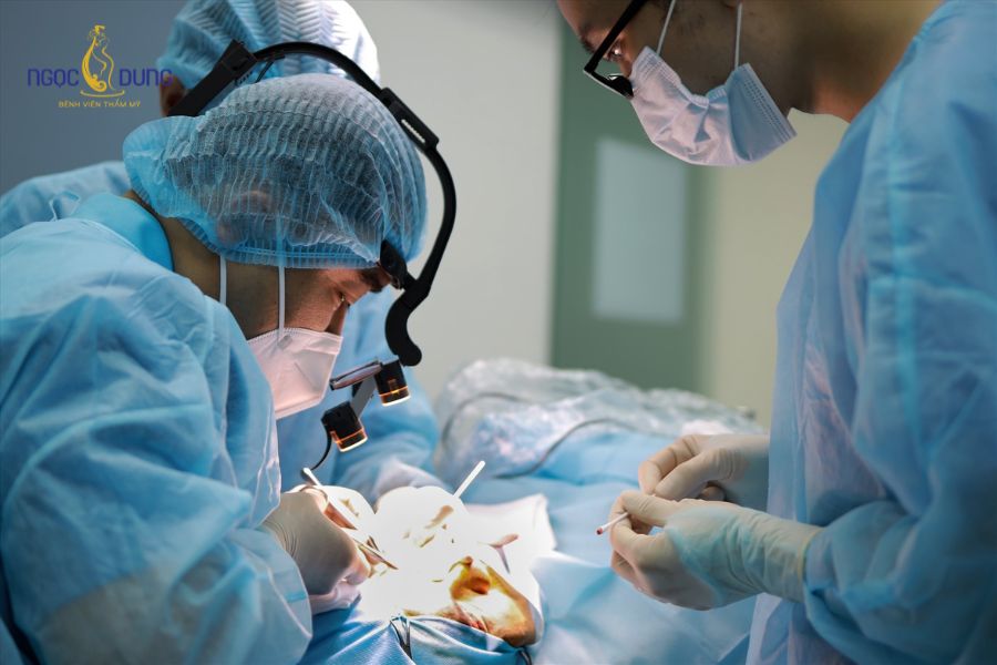 Phẫu thuật cắt bọng mắt dưới: Thông tin cần biết từ A–Z 8 Toàn bộ quy trình phẫu thuật vùng mi dưới cần tuân thủ các bước nghiêm ngặt theo tiêu chuẩn Y khoa