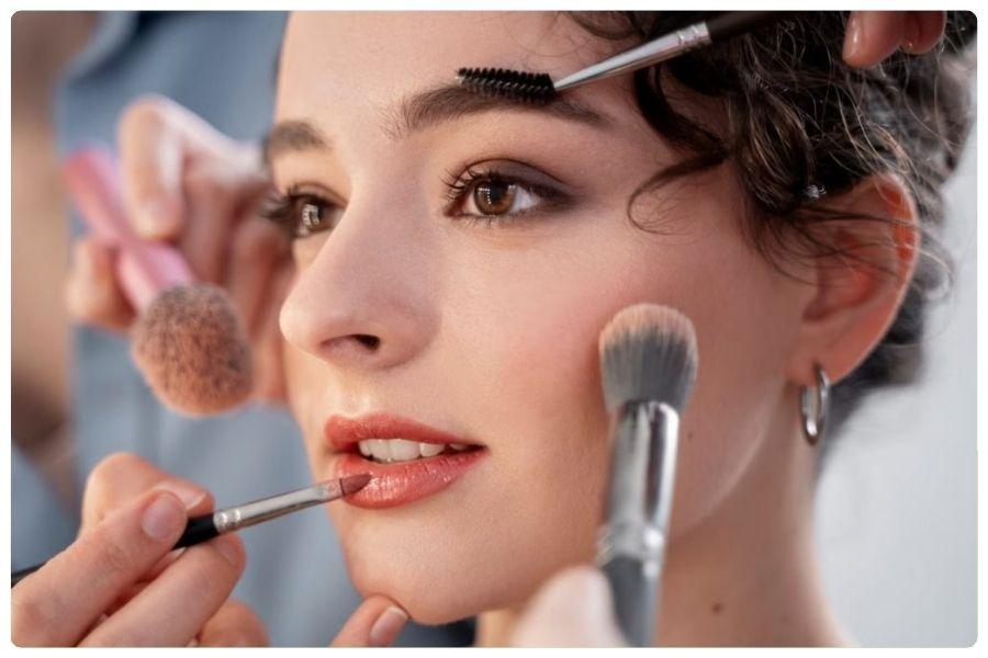Tiêm meso là gì? Những công dụng chính của tiêm meso 18 Tránh trang điểm và chạm tay lên da sau tiêm meso